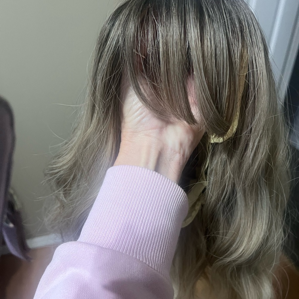 Stylish 14 inch ombré full head synthetic wig! Shoulder length with bangs.